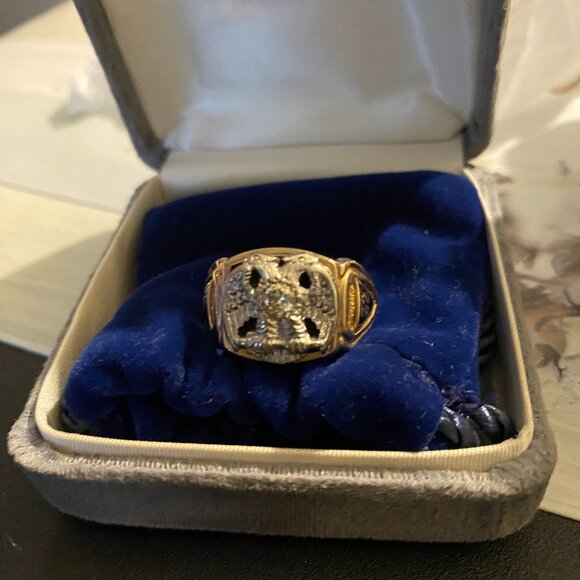 MENS 14K YELLOW GOLD 32ND MASONIC RING W/ DIAMOND